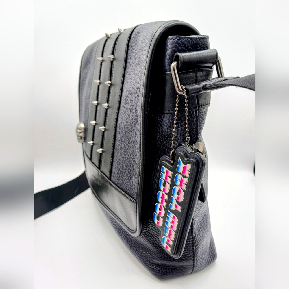 Coach Bond small Messenger Bag. Pebble Leather Navy/black. Upcrafted w skulls. - Picture 3 of 15